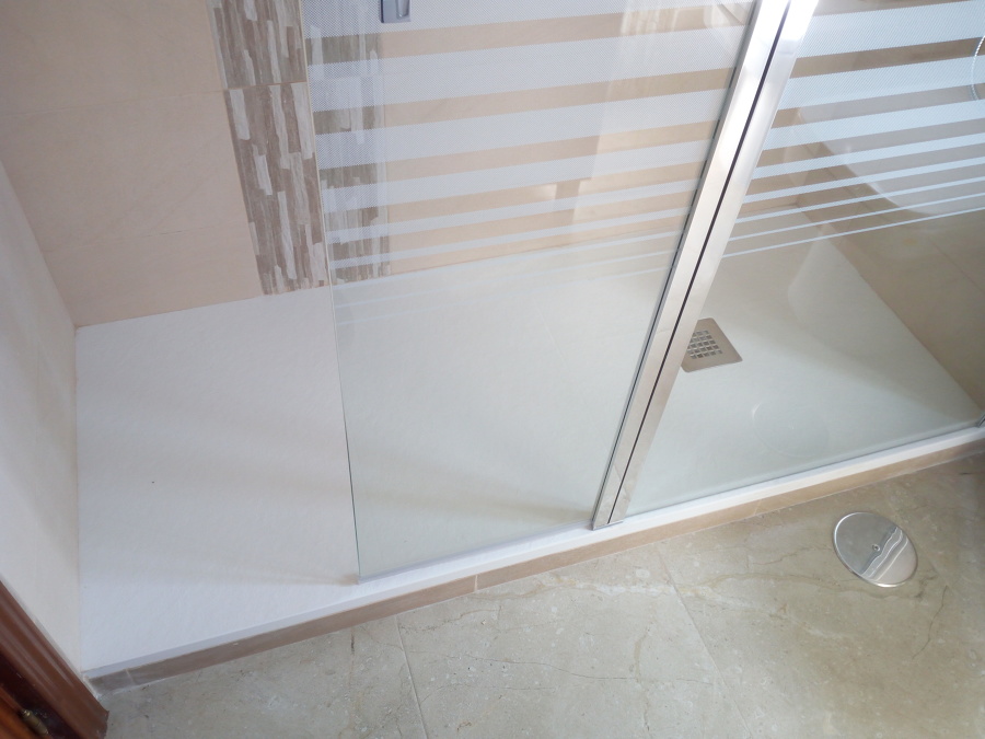 Sustitución de plato de ducha.