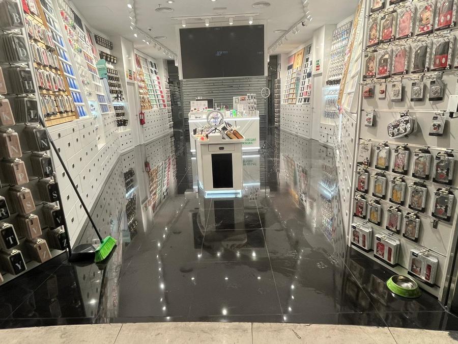 local centro comercial arena