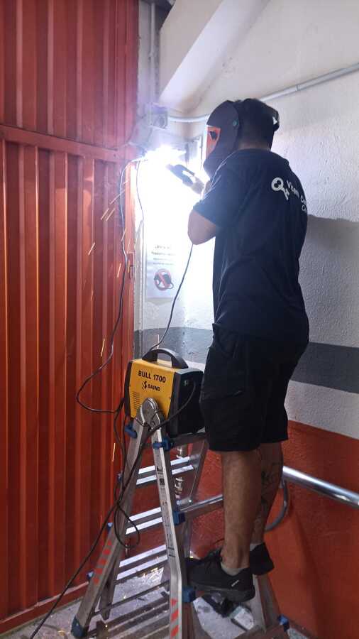 Soldadura en persiana motorizada