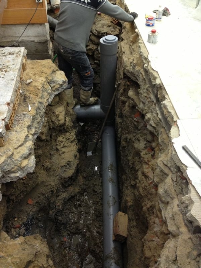 Desagüe fecales de edificio por bajo comercial