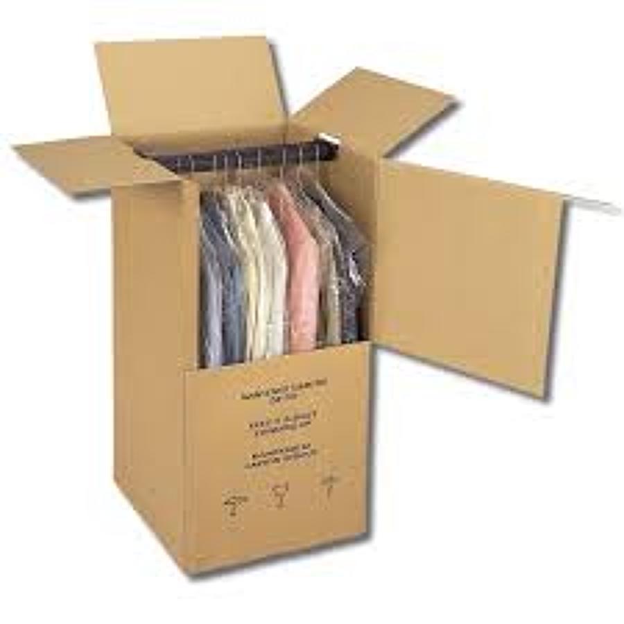 Guardado de trajes.  Camisas  en cajas percheros.