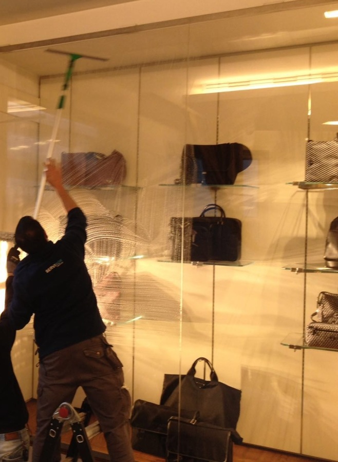 Limpieza de mamparas de cristal