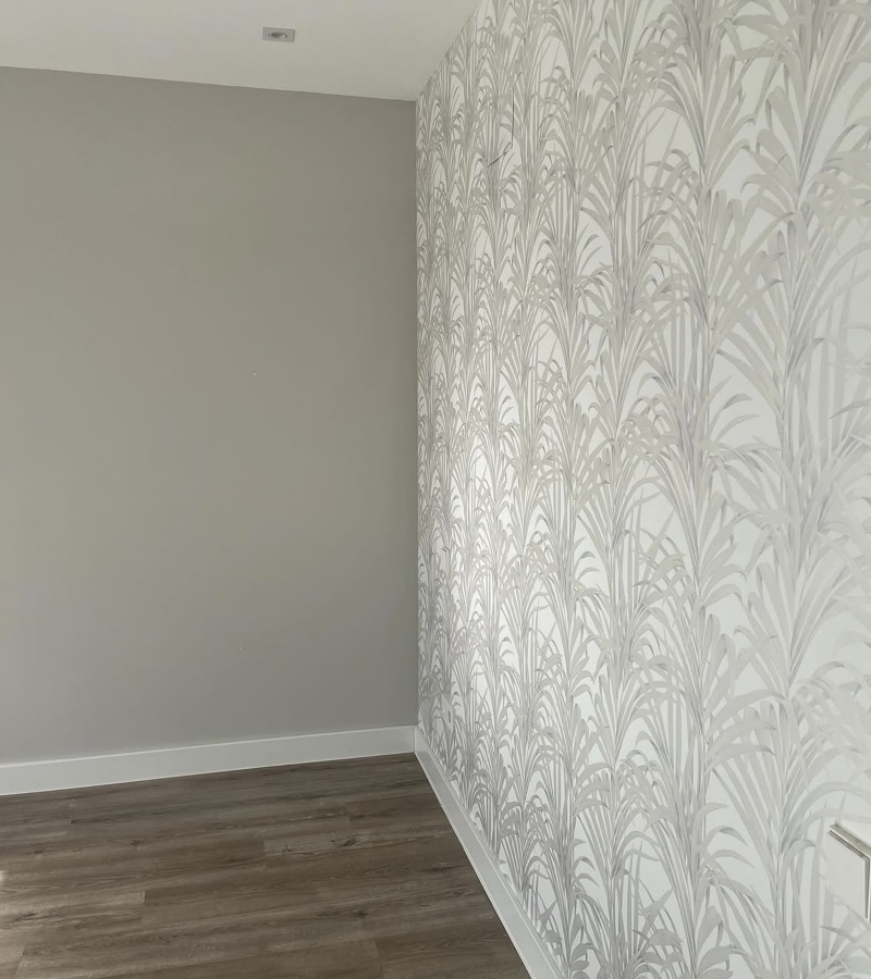 Papel pintado con motivos florales