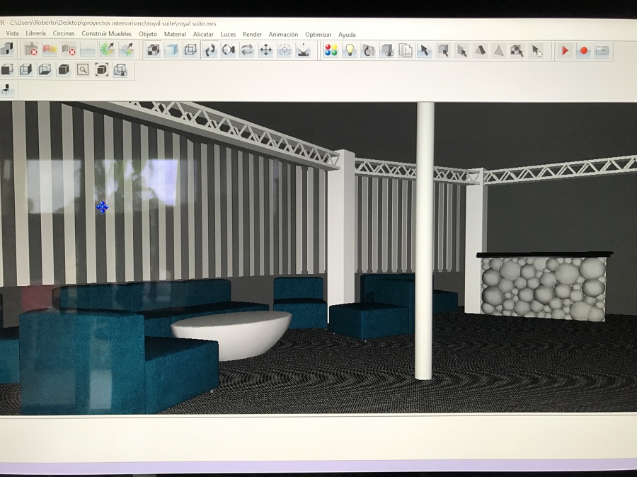 Realizando el proyecto de una sala para discoteca en Cala Millor