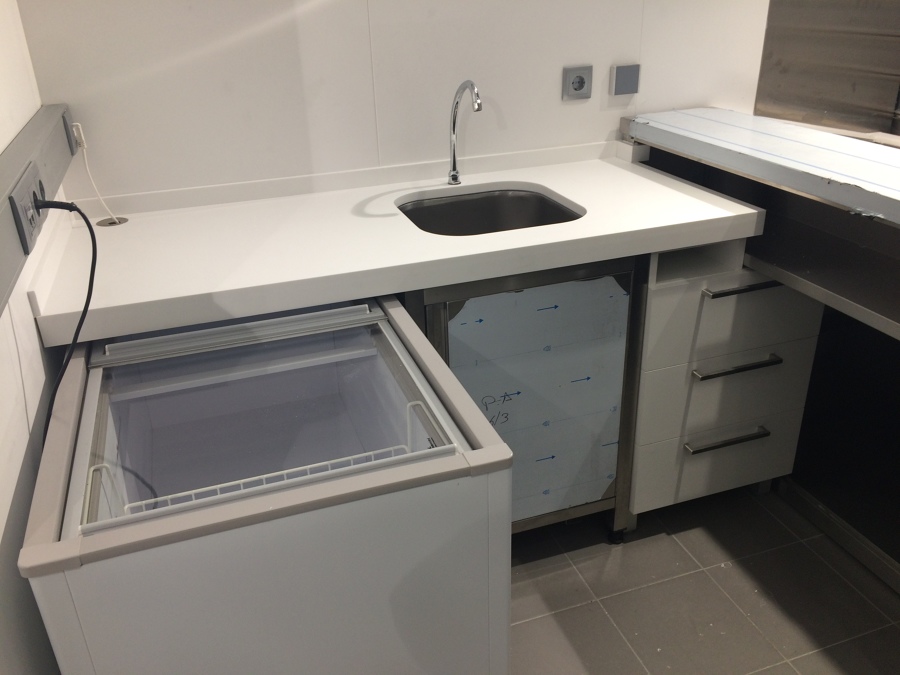 Encimera auxiliar en pescadería