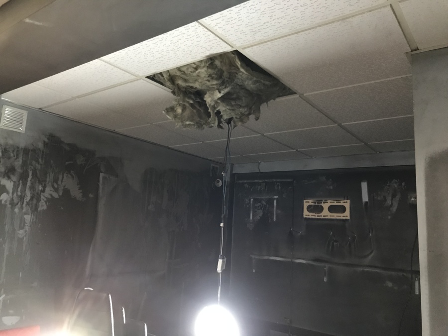 Empezamos cambiando el techo y retirando enseres