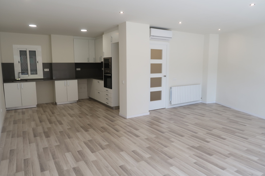 Salón comedor con cocina abierta