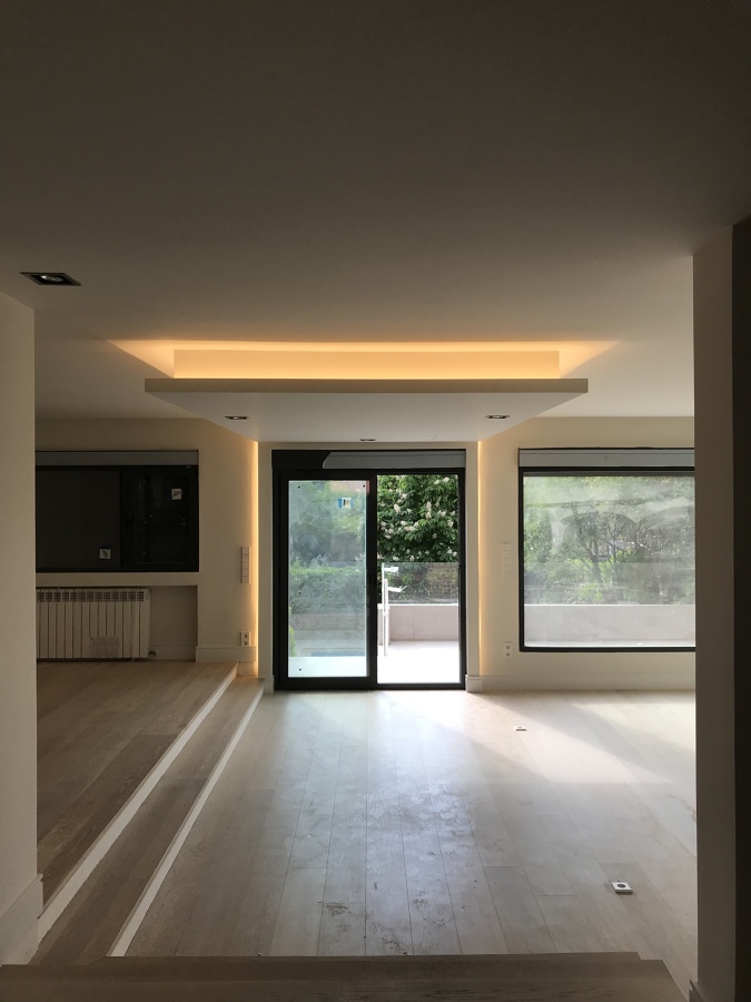 REGULACIÓN LED POR MEDIO DE PULSADORES