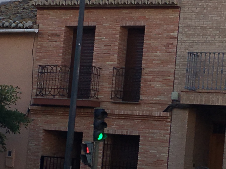 Casa vieja reformada la fachada de cara vista