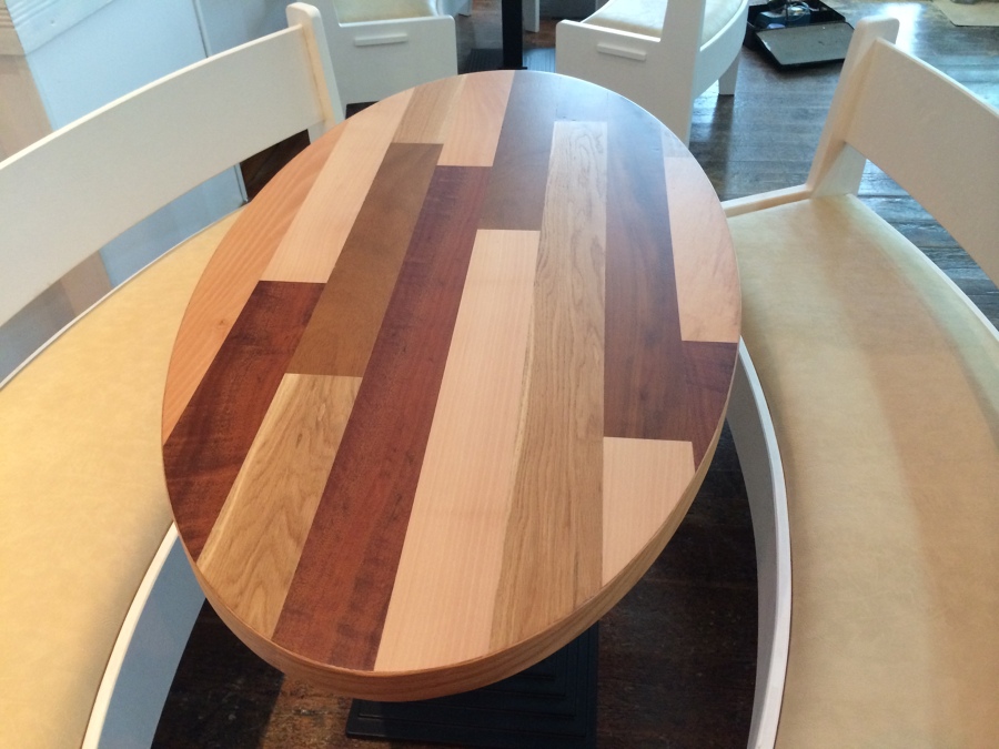 BANCOS Y MESAS CURVAS BAR