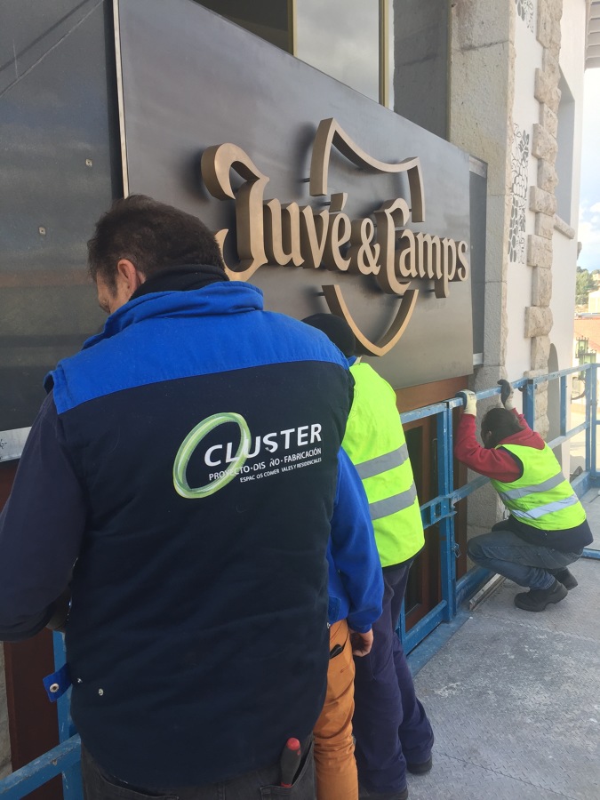 fabricación y instalación rotulo JUVE CAMPS