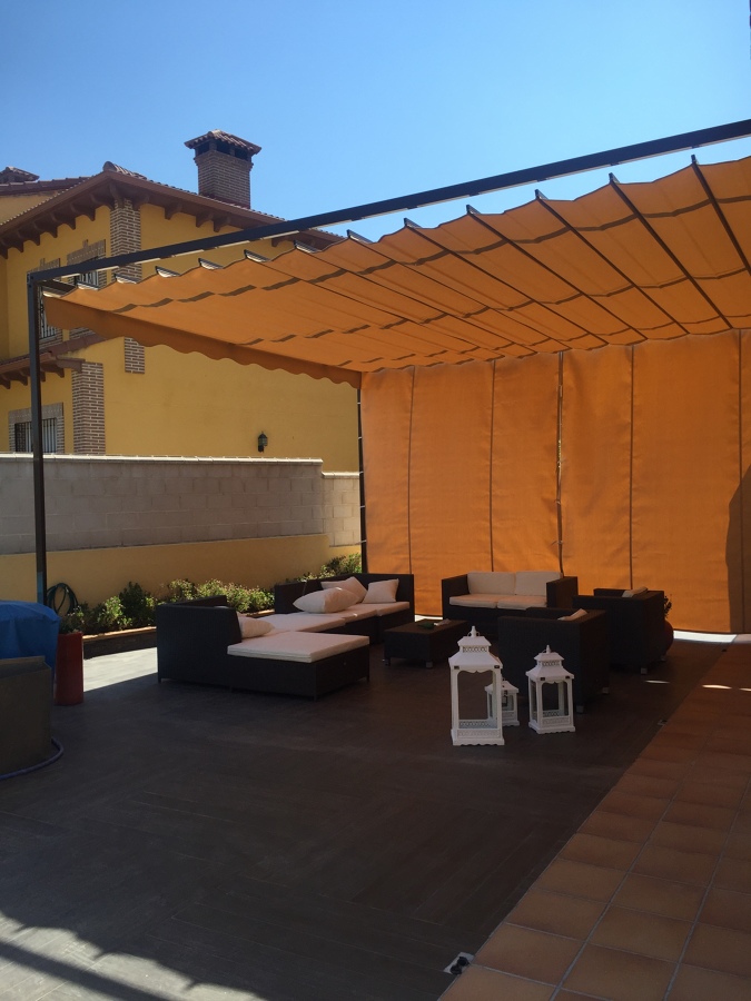 Toldo pérgola ral 8014 tela beige