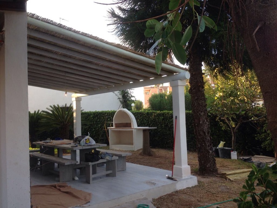Barbacoa y pérgola