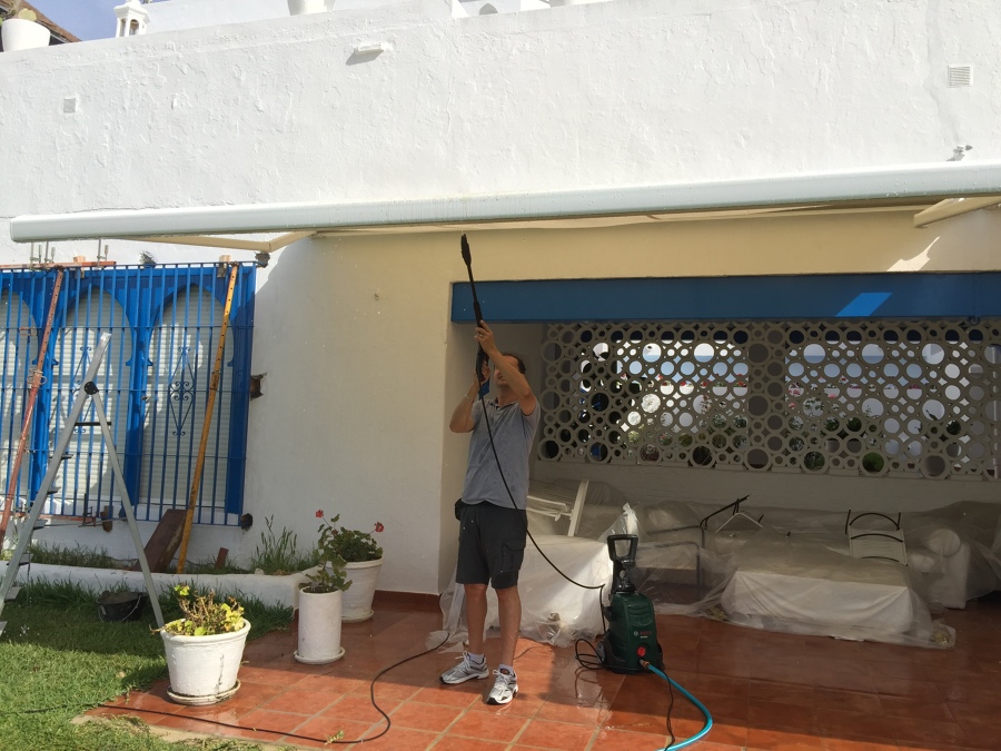LIMPIEZA DE TOLDO EN CASA DE LA DUQUESA DE ALBA