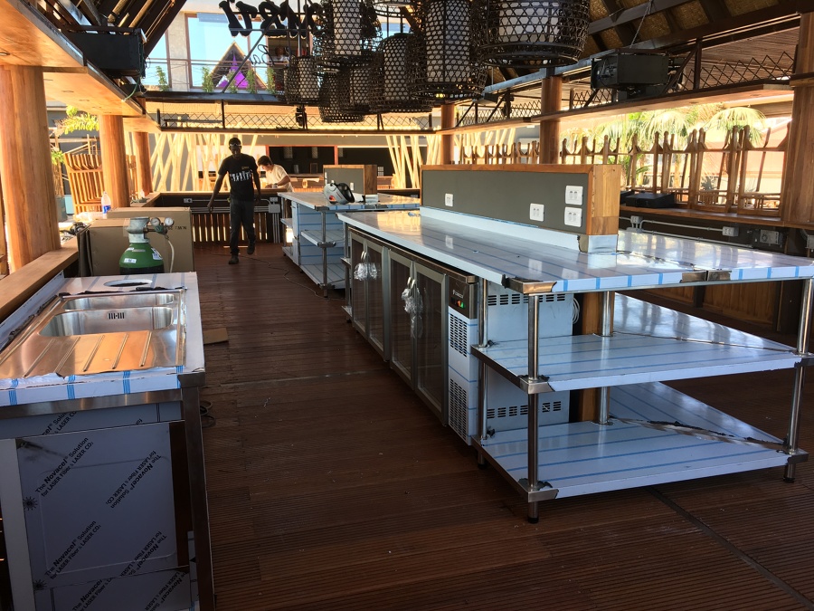 FABRICACIÓN PROPIA MOBILIARIO DE HOSTELERÍA CARPINTERIA ACERO INOXIDABLE