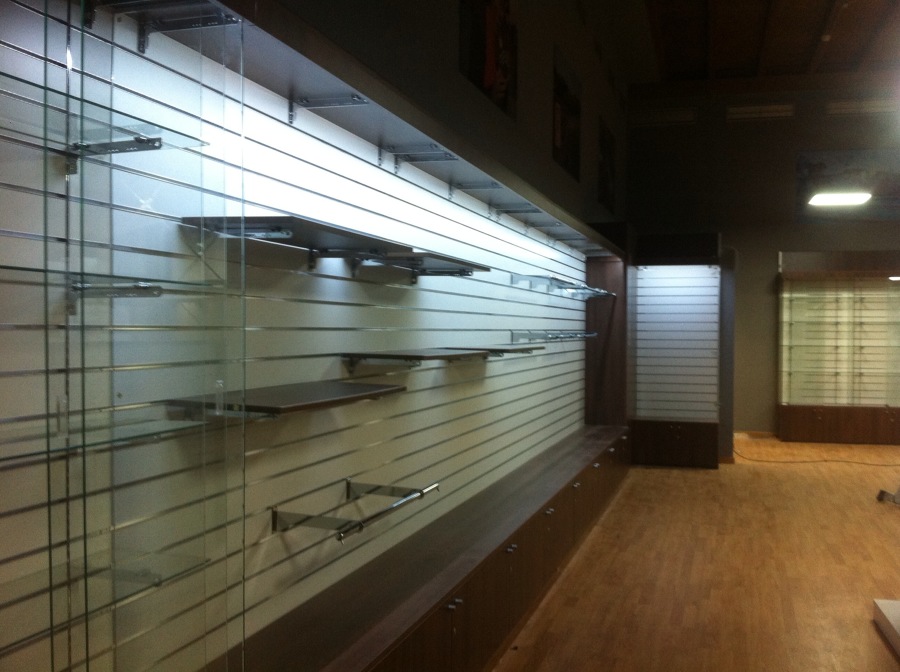 INSTALACIÓN ILUMINACIÓN LED EN TIENDA DEPORTES HOTEL