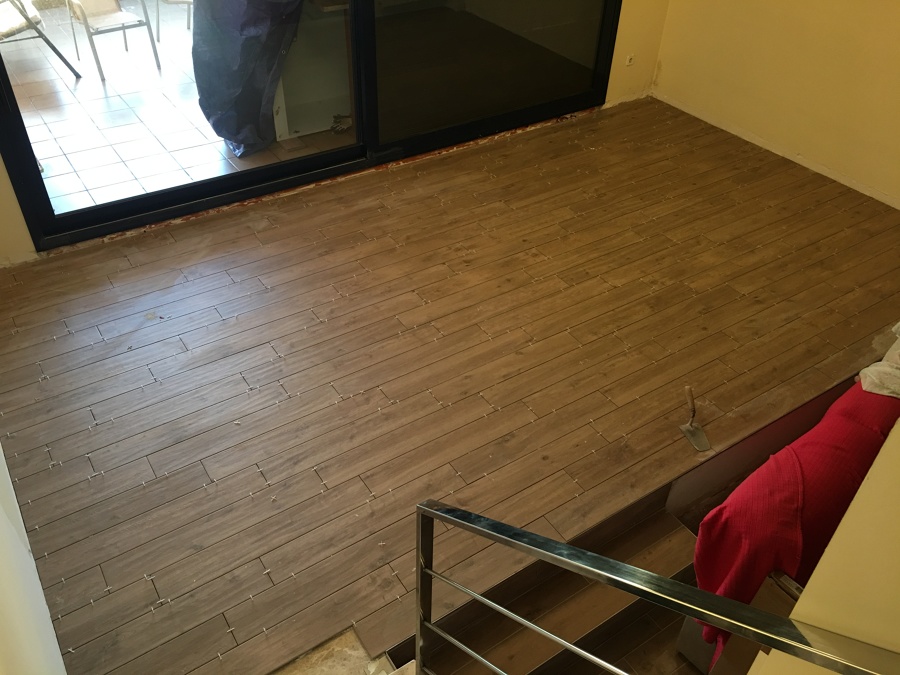 Colocación de gres porcelanico tipo parquet