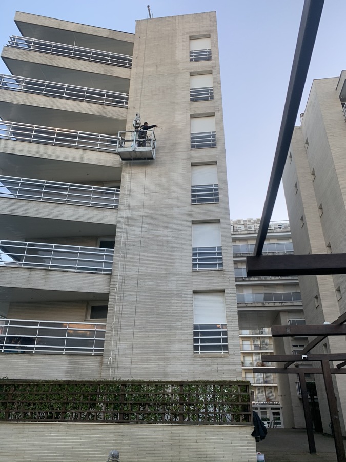 Trabajos de mantenimiento e impermeabilización de fachadas