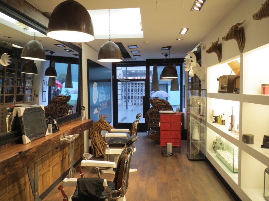 REFORMA LOCAL COMERCIAL "BARBERÍA" PAMPLONA 