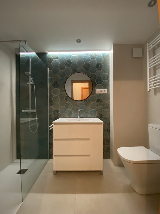 Baño Blanco y verde.