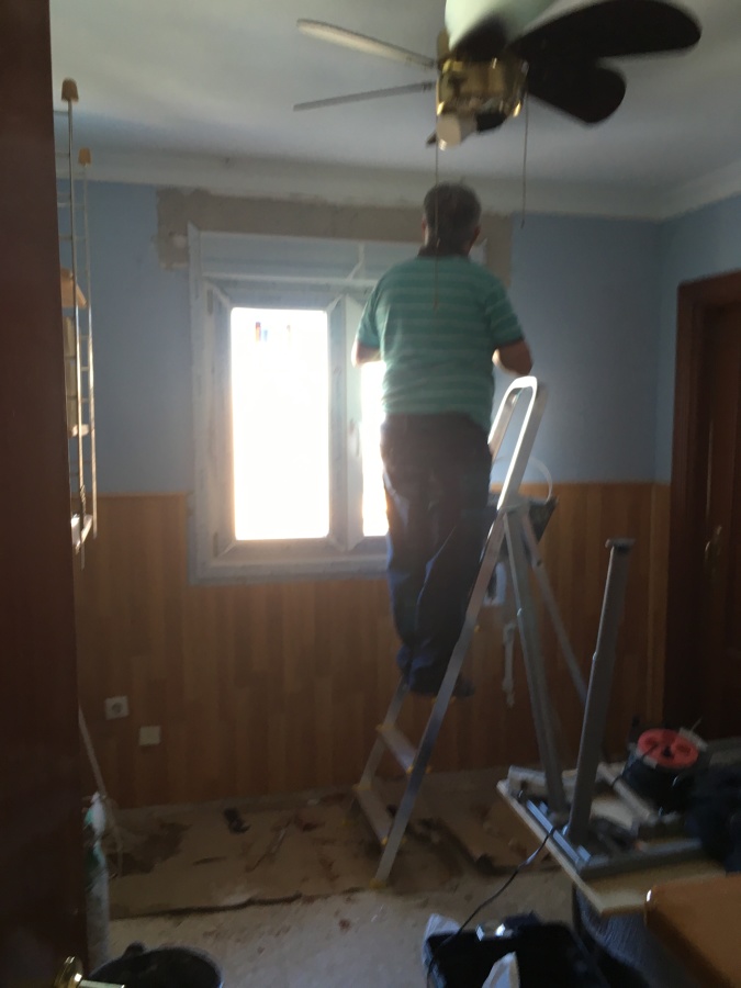 Instalación de ventana de pvc persiana compacto