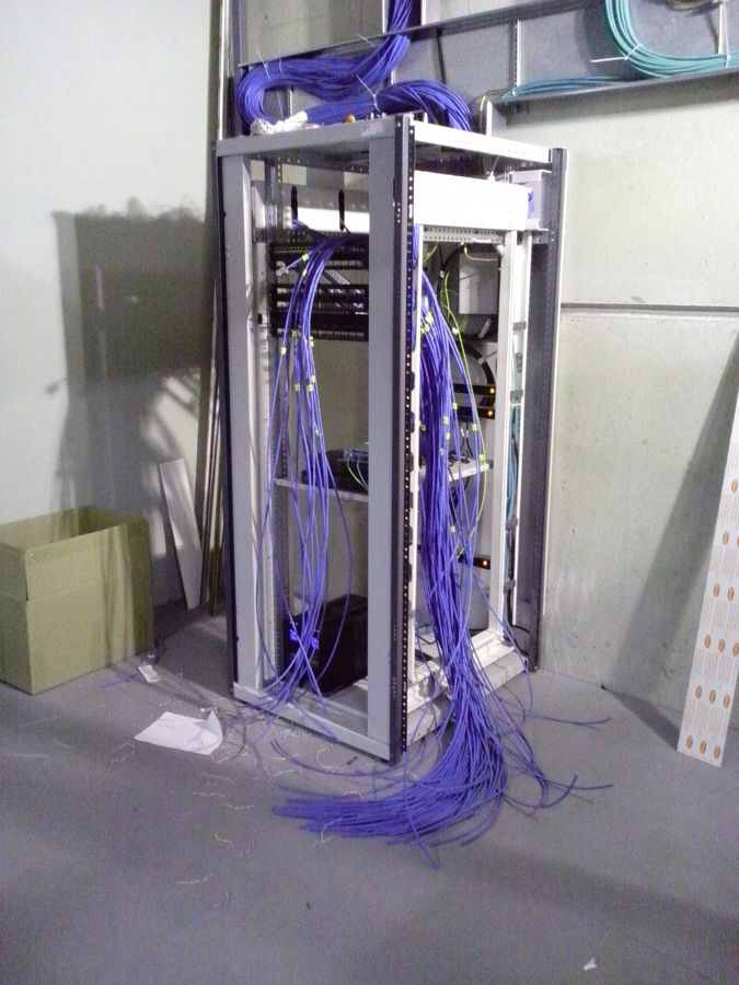 Rack informático Pol. Sabón.