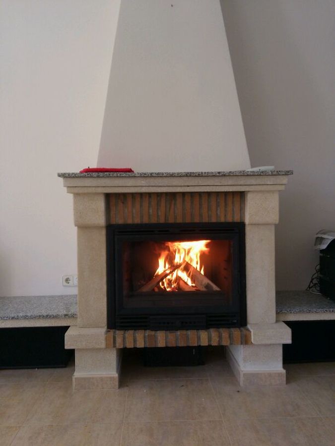 Casete sobre chimenea construida