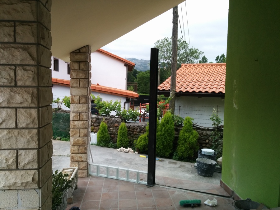 Creación de muro de pavés para proteger del viento.