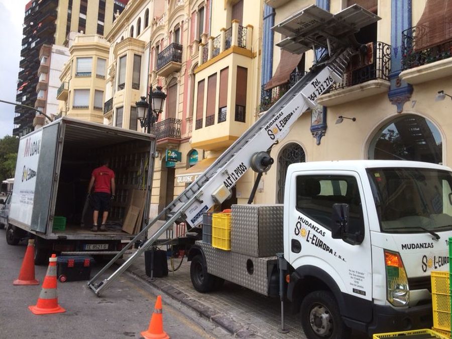 GRANDES Y PEQUEÑAS MUDANZAS