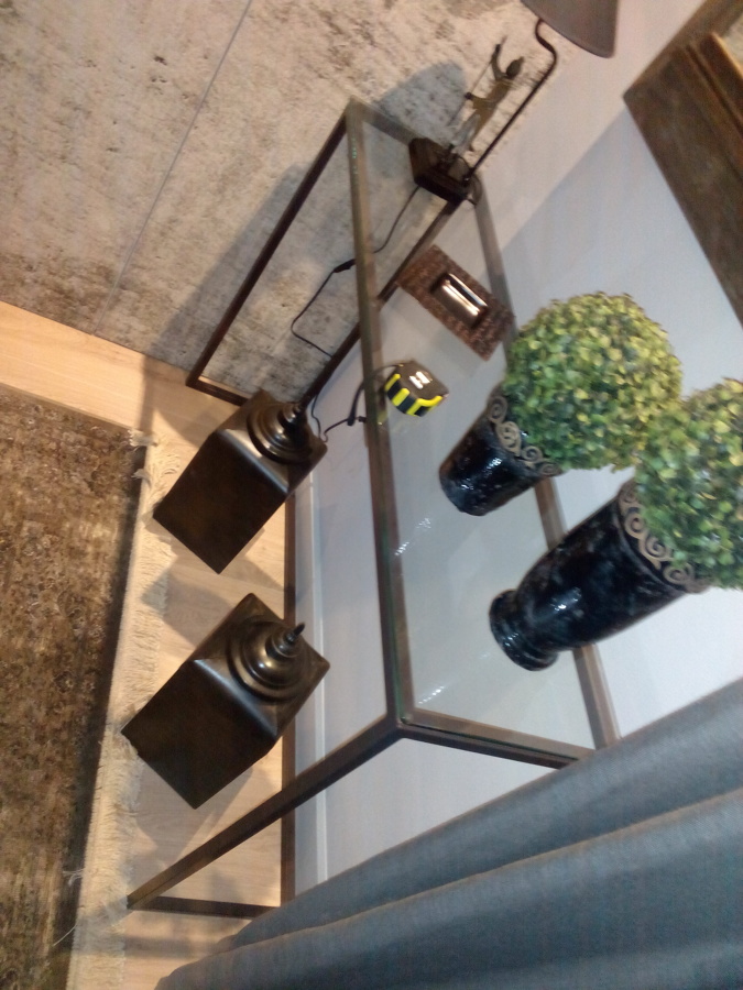 Consola de hierro y cristal