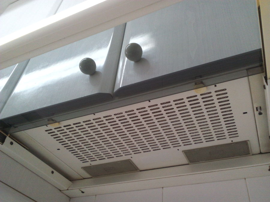 Campana de cocina después de limpieza