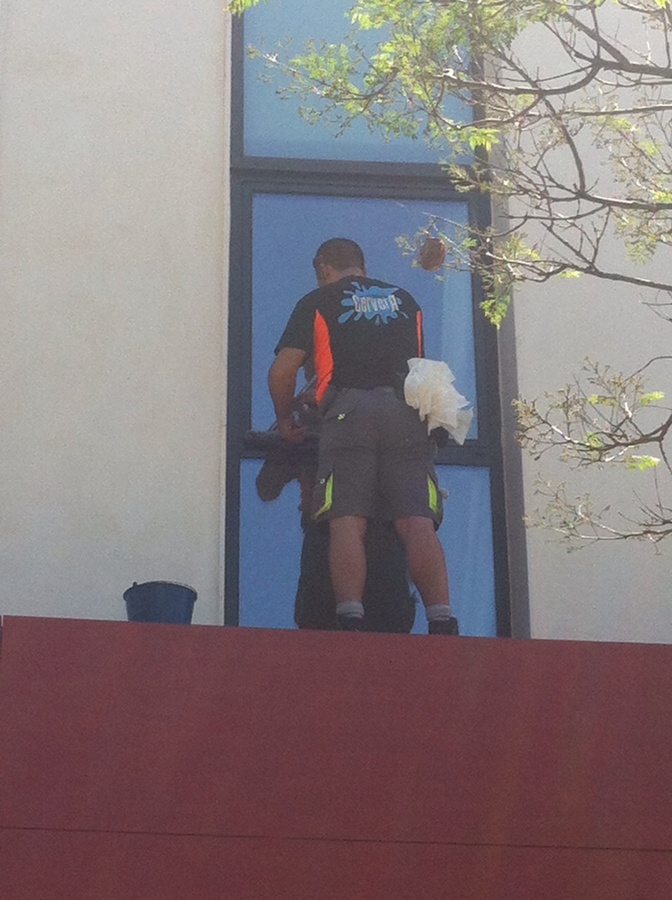 Limpiezas de Cristales en viviendas, comunidades y comercios.