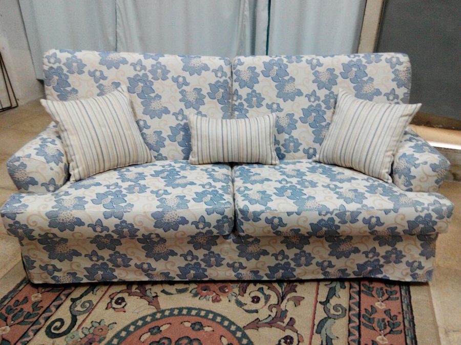 Sofa cama tapizado en Cretona