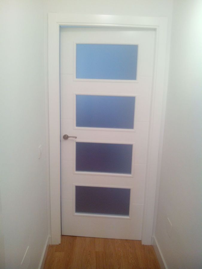 puertas la cadas en blanco