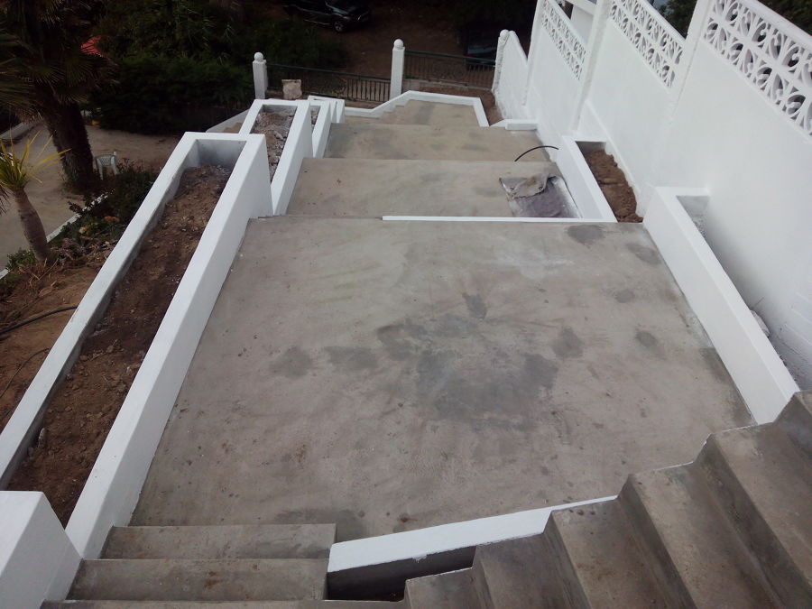 Escaleras y jardineras hormigón 