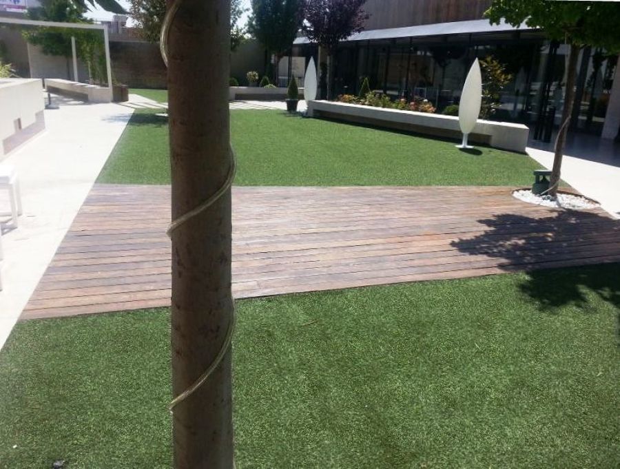 TARIMA PARA EXTERIORES, BALCONES, TERRAZAS, PATIOS, ZONA DE PISCINA.