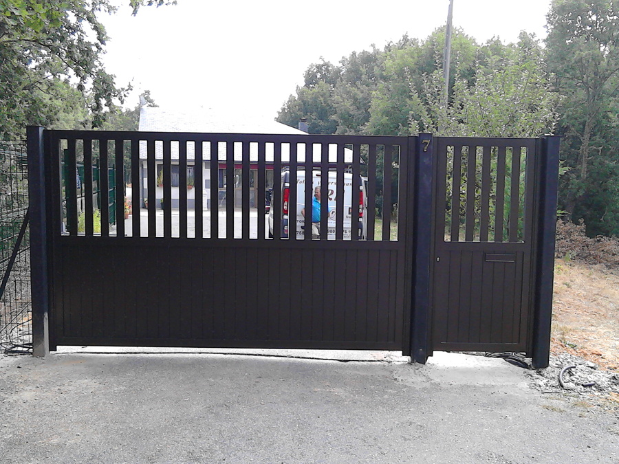 Puerta aluminio soldado