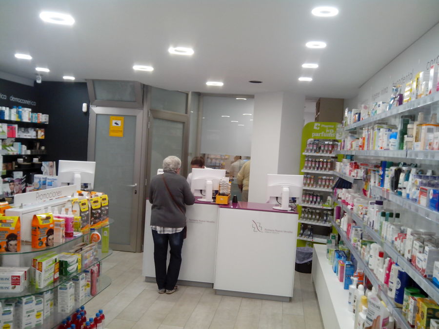 Interior Farmacia Nuevo Versalles 4