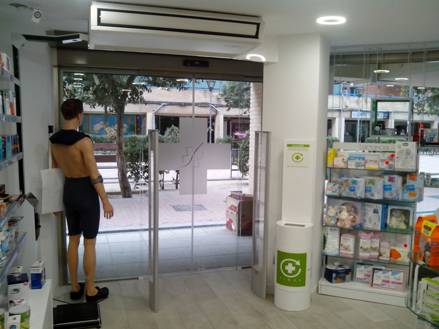 Interior Farmacia Nuevo Versalles 2