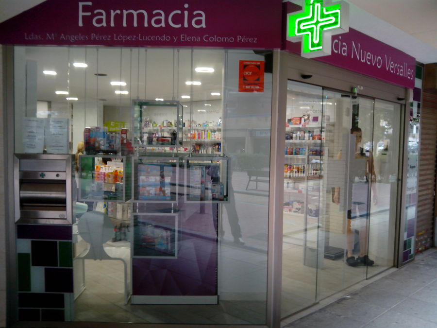 Fachada lateral Farmacia Nuevo Versalles