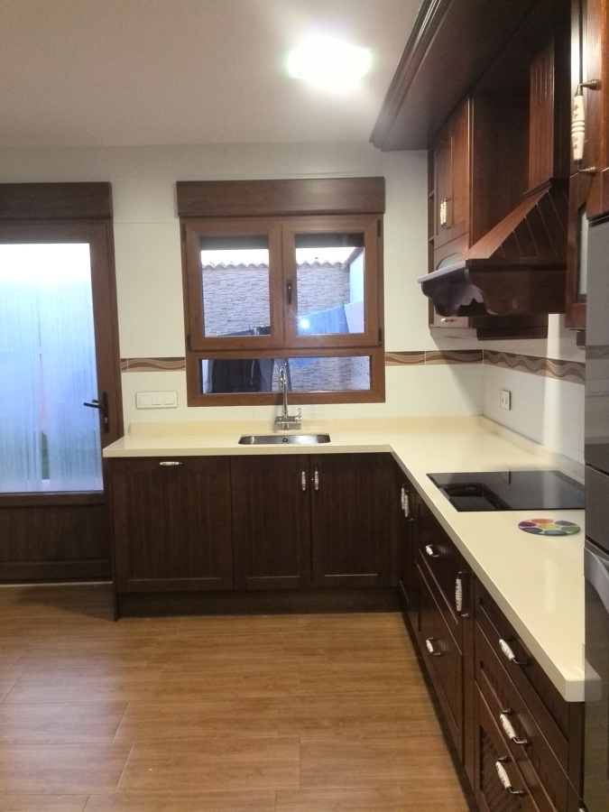 Madera, cuarzo  y acero