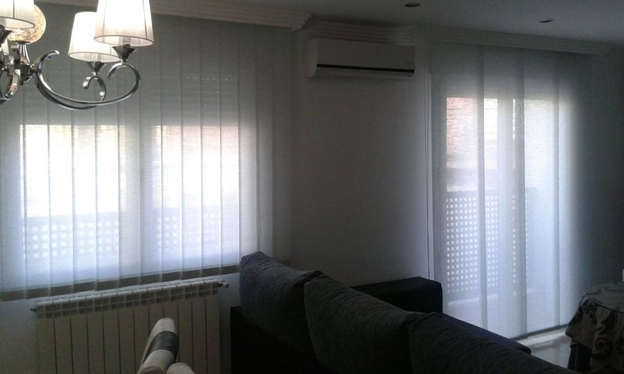 PERSIANAS DECORATIVAS VERTICALES Y PANEL JAPONES