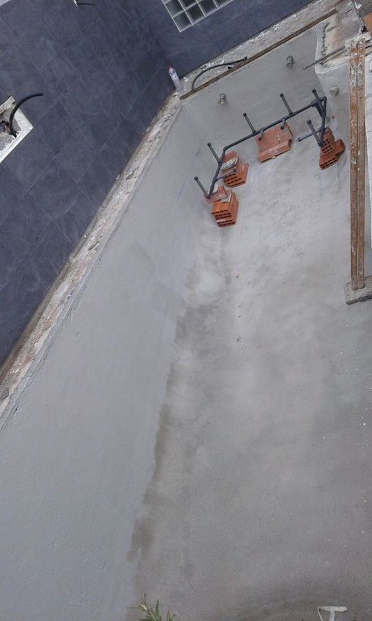 PISCINA EN CONSTRUCCION