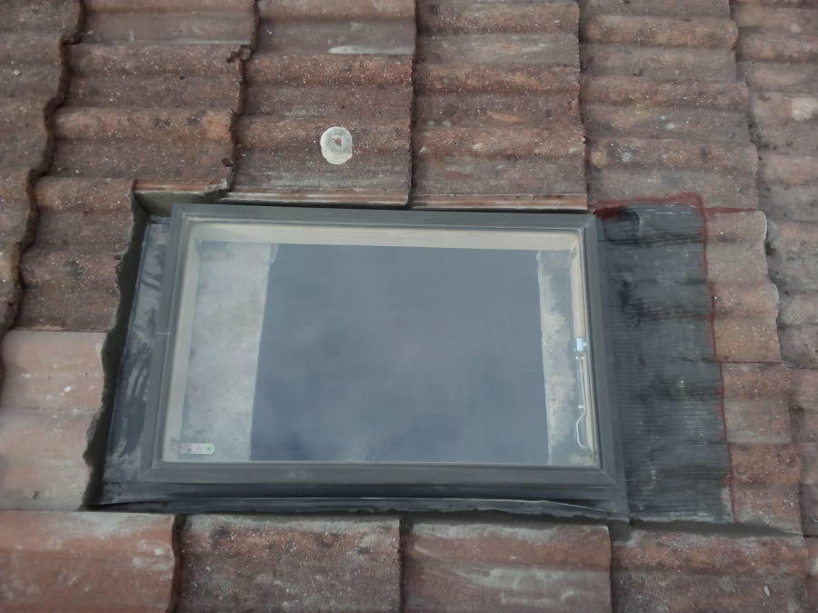 Colocacion de una lucera, para acceder al tejado.