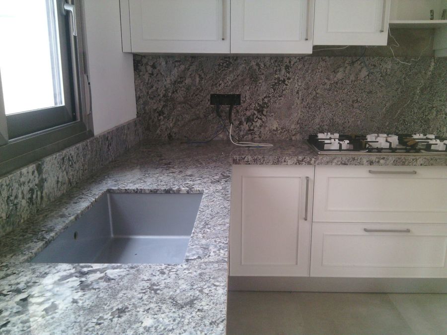 Encimera cocina y pared frente