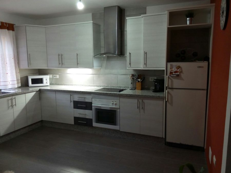 Cocina moderna en gris