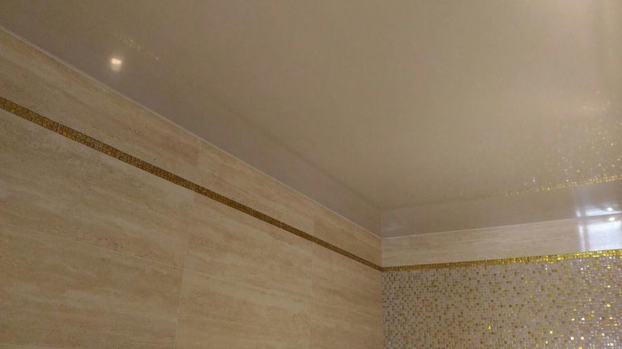 TECHO TENSADO EL EL BAÑO