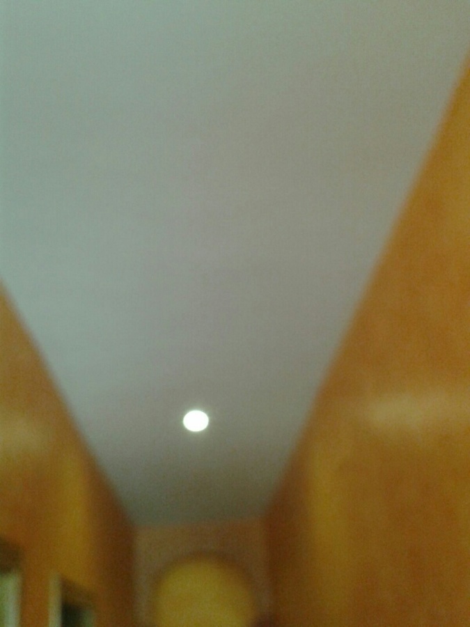 Bajar techos pasillo para instalación de tubos de aire acondicionado