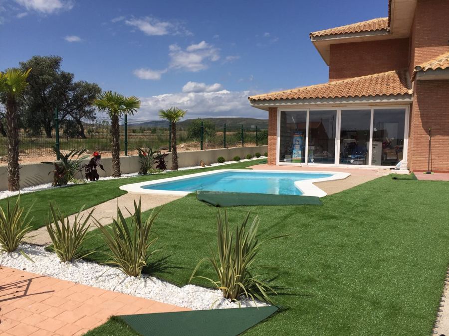 CASA CON PISCINA PRACICAMENTE TERMINADA