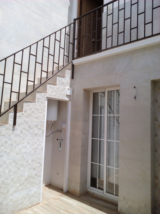 Reconstruccion de patio interior de vivienda